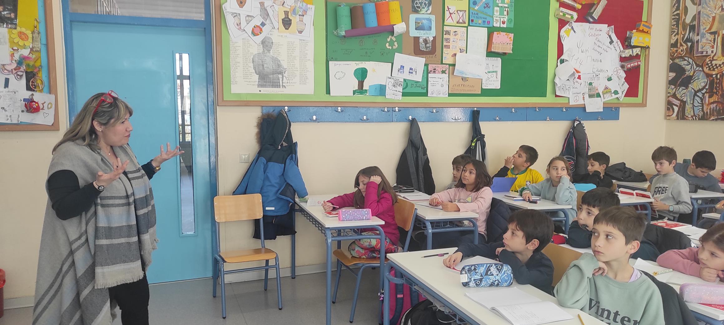 παιδιά διάβαζουν λογοτεχνικό βιβλίο