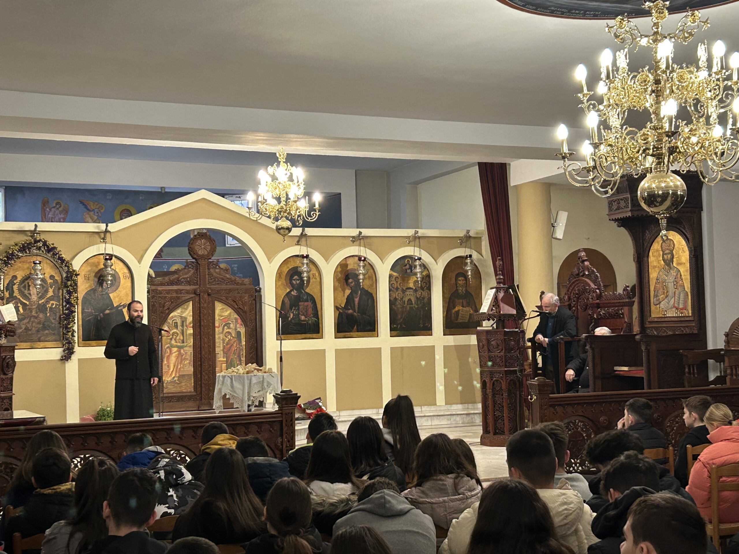 Eκκλησιασμός των Χριστουγέννων του Σχολείου μας.