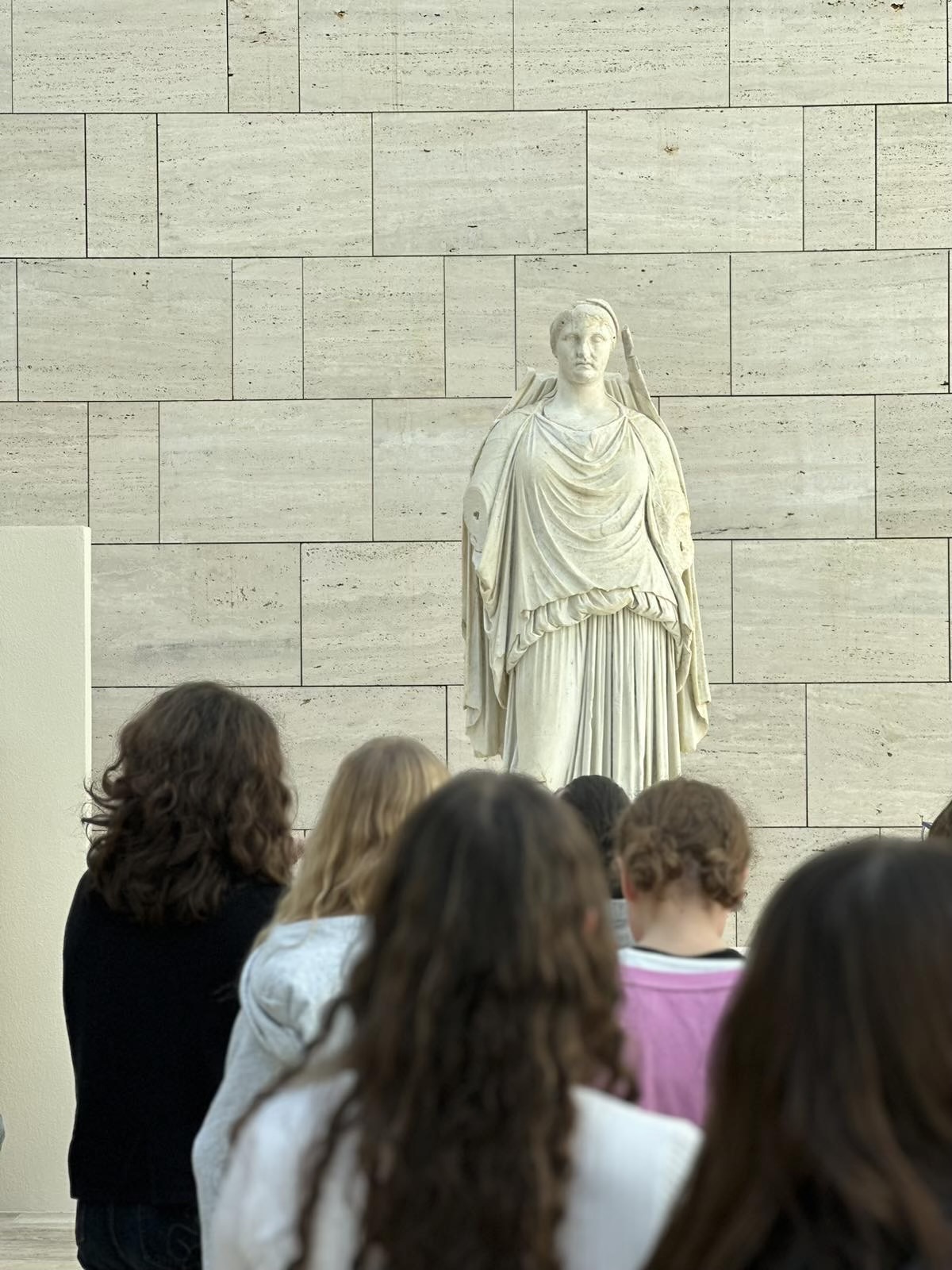 Επίσκεψη μαθητών μουσείο στις Αιγές